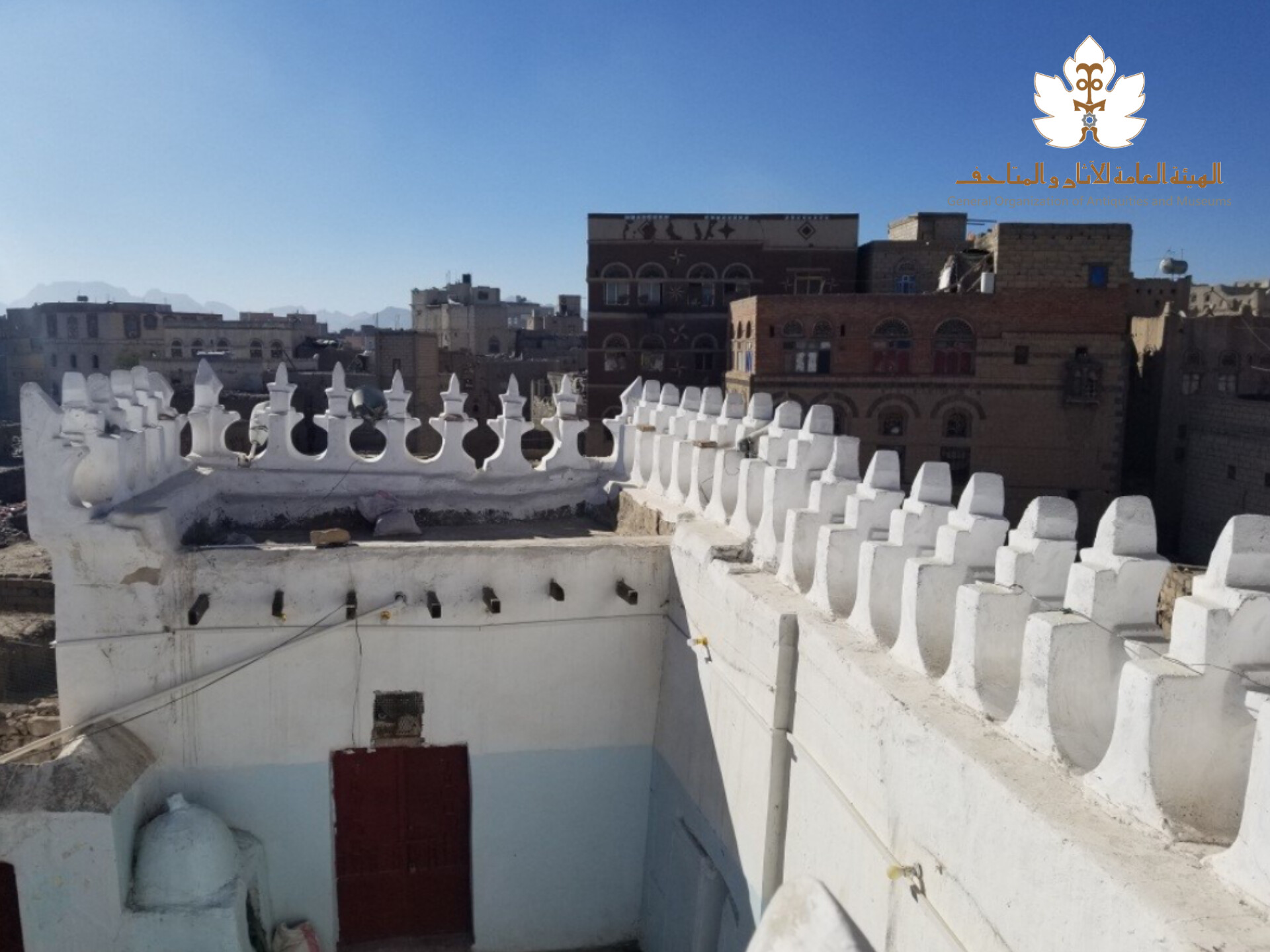 زيارة ميدانية لجامع ومدرسة الرباط  بمدينة رداع للاطلاع على أعمال الترميم الجارية - صورة إضافية 1